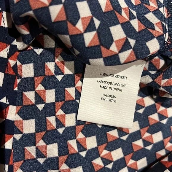 Reitmans all over  Geo print with 3/4 sleeves Blouse size M - Picture 11 of 11